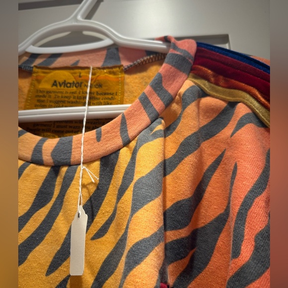 Aviator Nation Tiger print relaxed fit sweatshirt. Size large. NWT. - Picture 3 of 3